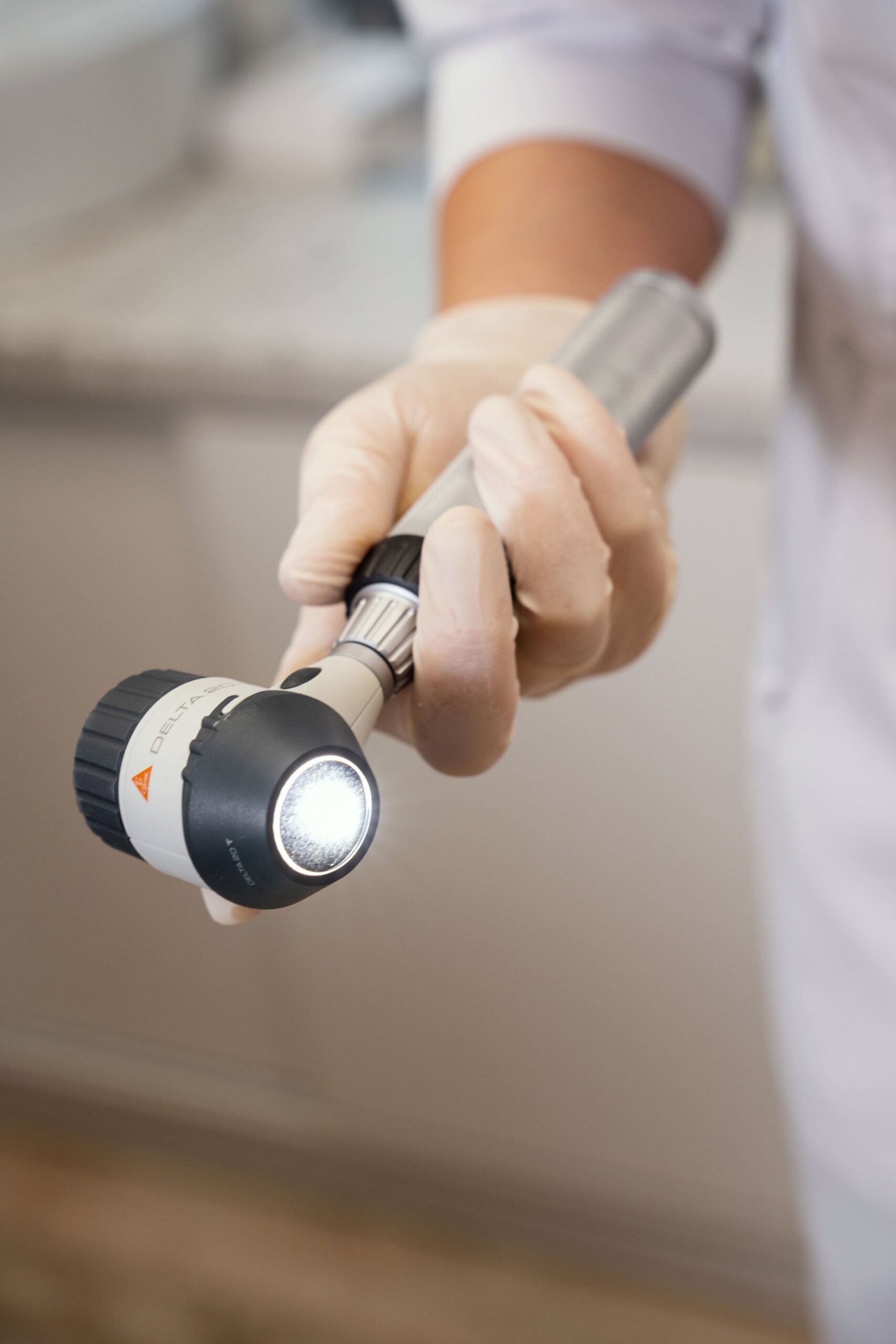 Odos darinių apžiūra dermatoskopu